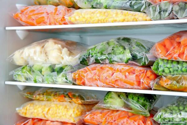 مقایسه کیسه فریزر زیپ دار نایلونی با متالایز